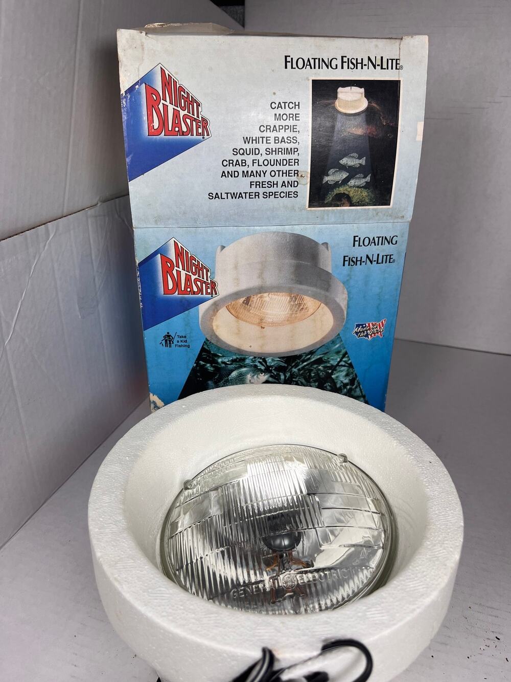 Optronics NightBlaster Floating Fish-N-Lite 12V Light w/ Box